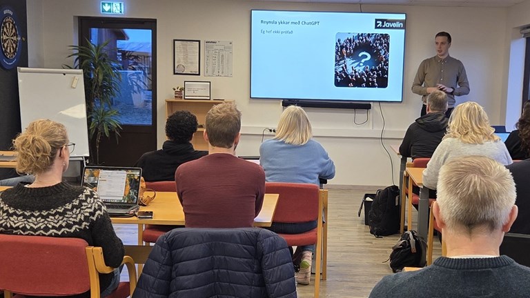 Bændur, frumkvöðlar og sveitarstjórar á gervigreindarnámskeiði í Uppsveitunum
